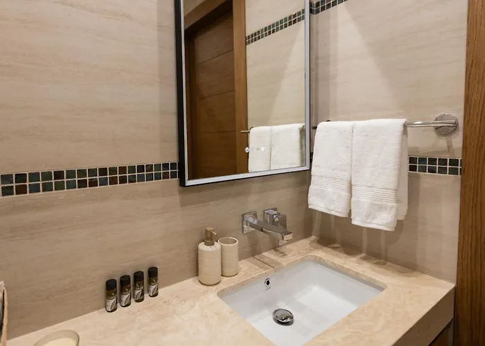 Harmonious Heaven Apartment *